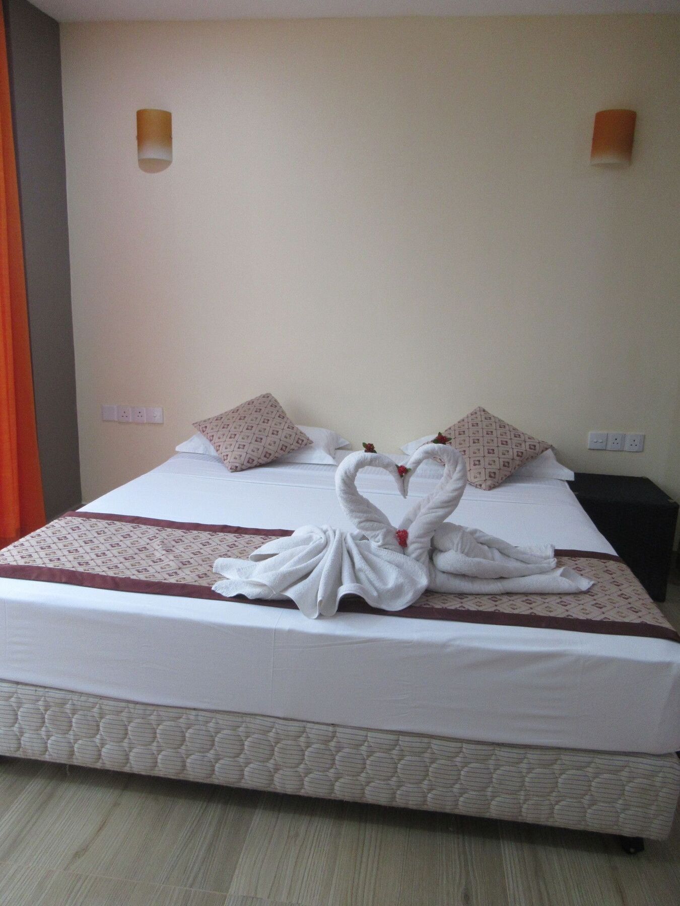 Sand Bank Hotel & Restaurant Тангале Екстериор снимка